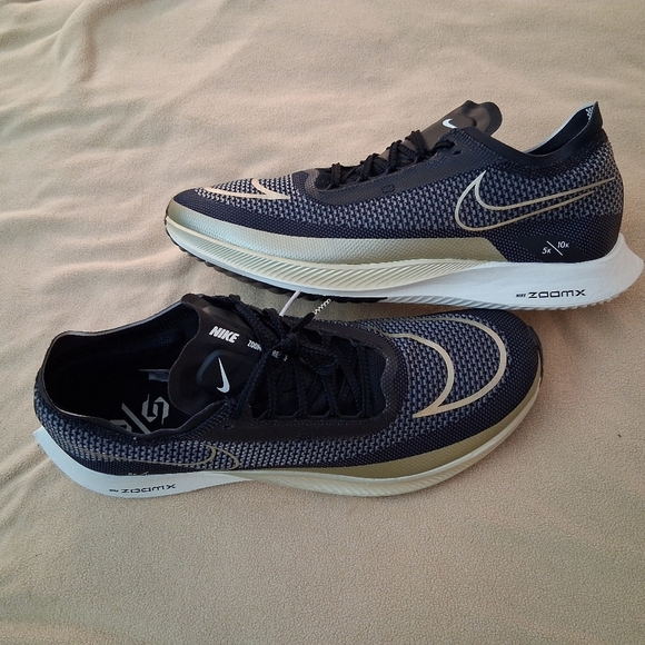 Nike ZoomX Streakfly Men\'s Black and Gold Athletic Running Shoes main image 9